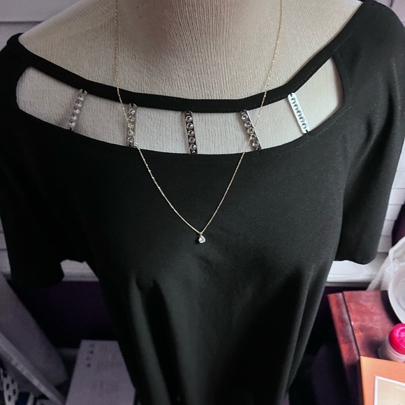 Blouse đź–¤ - Picture 2 of 3